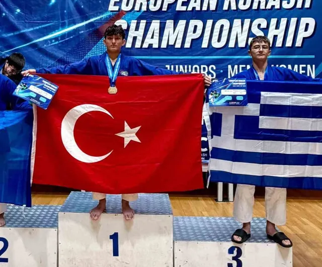 Düzceli sporculardan kuraşta üç kategoride Avrupa şampiyonluğu
