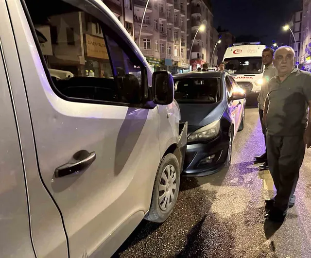 Elazığ'da Şehit İdris Doğan Caddesi'nde zincirleme çarpışma: 2 yaralı