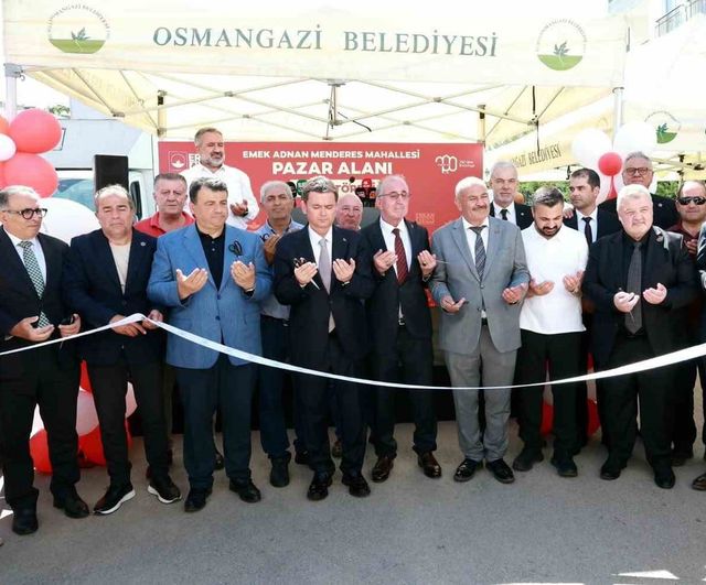Emek Adnan Menderes’te 62 tezgahlı pazarla mahalleye yeni soluk