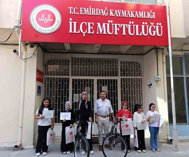 Emirdağ'da camiler arası yarışmada başarı bisiklet ve para ödülleriyle taçlandı