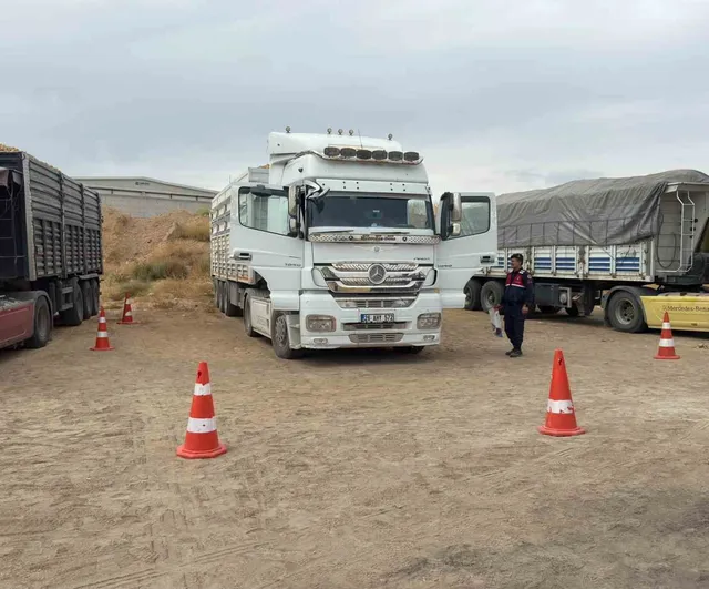 Emirdağ'da park halindeki tırın kabininde şoför ölü bulundu