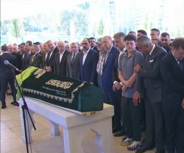 Erdoğan, Barbaros Hayrettin Paşa Camii'nde Önen ailesine taziye ziyaretinde bulundu