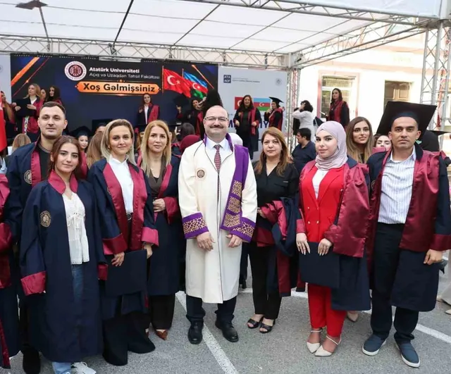 Erzurum'dan Bakü'ye uzanan eğitim köprüsü: Atatürk Üniversitesi mezunları coşkuyla diploma aldı