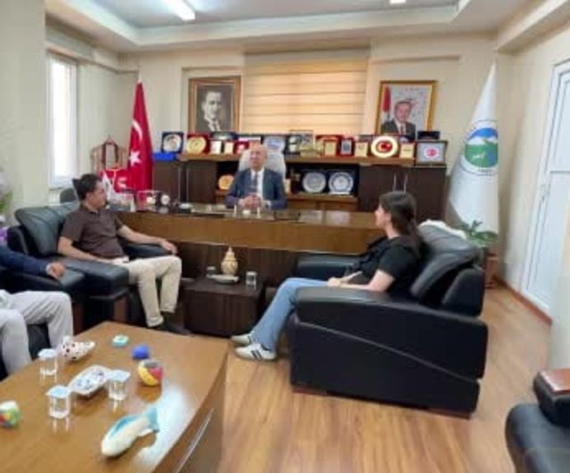 Esendere'den mesleğe ilk adım desteği: diş fakültesini kazananlara 100 bin TL