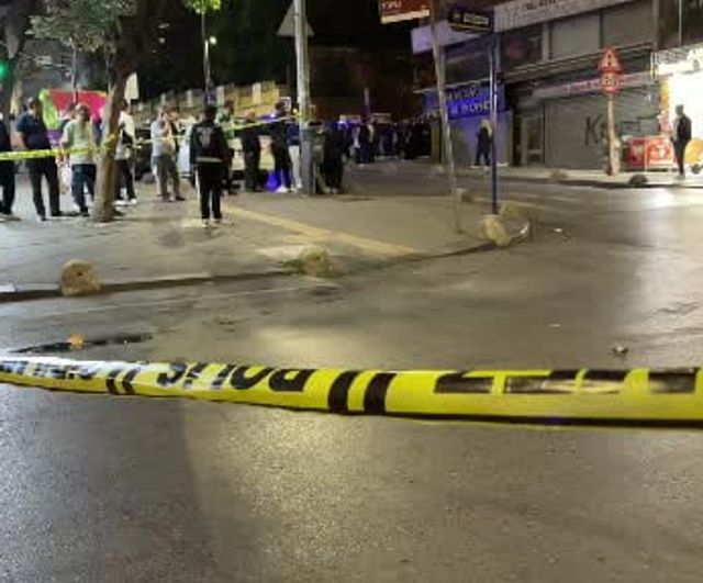 Esenler'de polis müdahalesiyle bıçaklı şahıs etkisiz hale getirildi