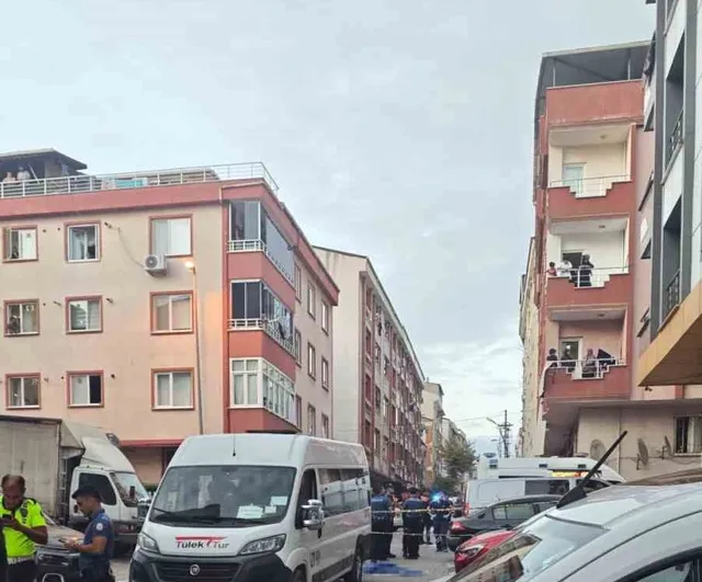 Esenyurt'ta sokağa çıkan 6 yaşındaki çocuk servis minibüsünün çarpmasıyla hayatını kaybetti