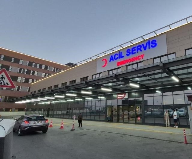Eskişehir'de kapı itfaiye tarafından açıldı: evde baygın bulunan çiftin biri kritik
