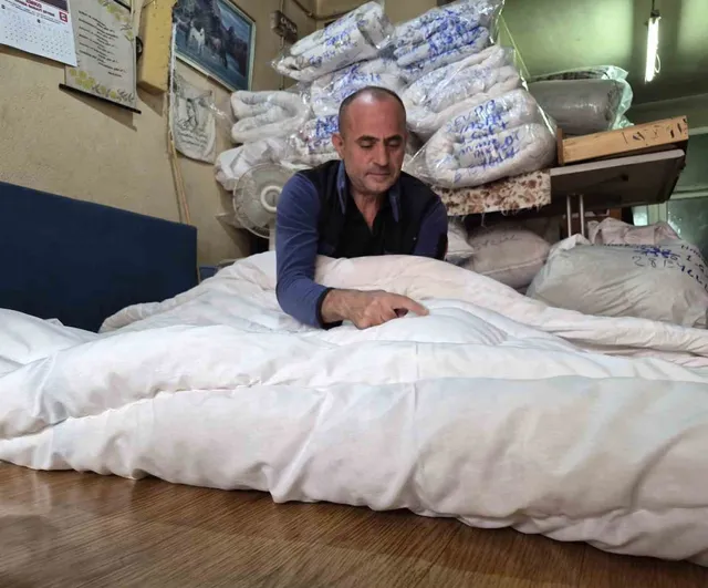 Eskişehir'in soğuğuna yünle cevap: el yapımı yorganlara ilgi arttı