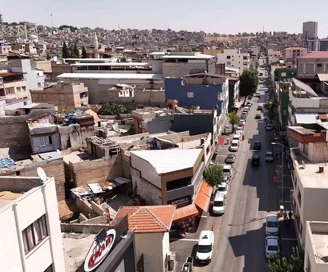 Gaziantep’te üç ana caddeye estetik dış cephe düzenlemesi