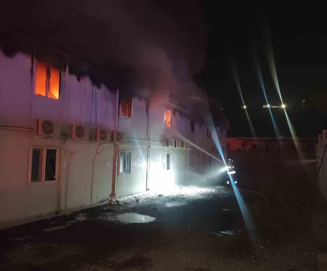 Geceyi aydınlatan alevler: konteyner yatakhanede 5 kişi dumandan etkilendi