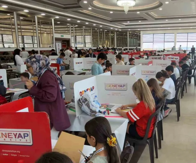 Geleceğin Türkiye'sini yetiştiren gençler DENEYAP sahnesinde ter döktü