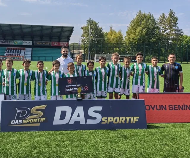 Gençler uyumuyla Balıkesir U-11 Bursa'dan şampiyon döndü