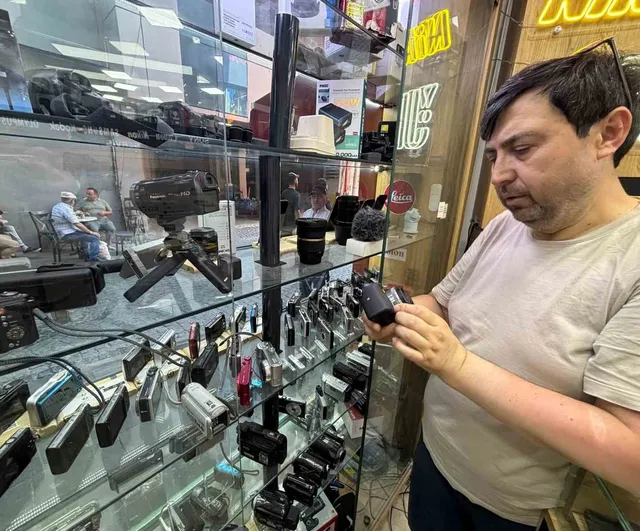 Gençler yapaylıktan kaçıp retro kompakt makinelere yöneliyor
