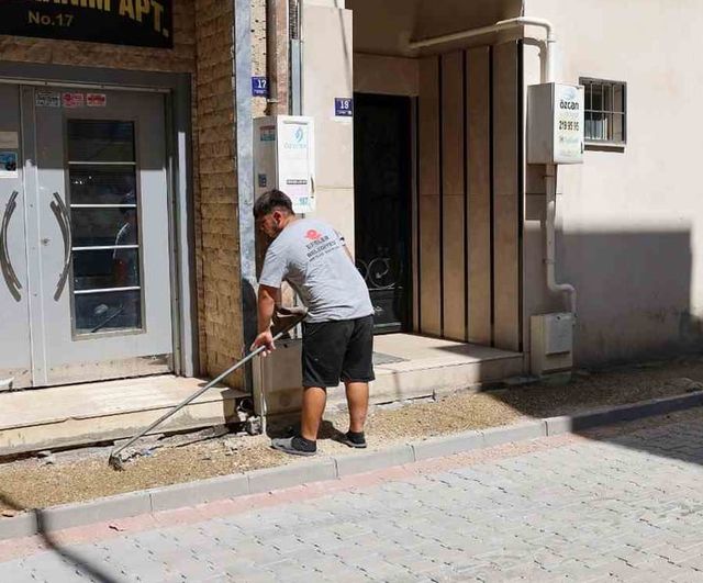 Güzelhisar 47. sokakta Efeler Belediyesi'nden kapsamlı parke yenileme çalışması