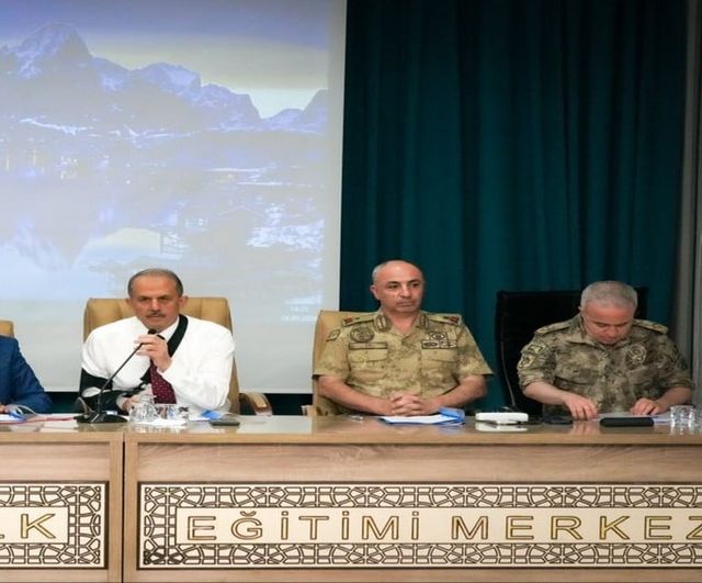 Hakkâri'de kurumlar okul güvenliği için ortak yol haritası belirledi