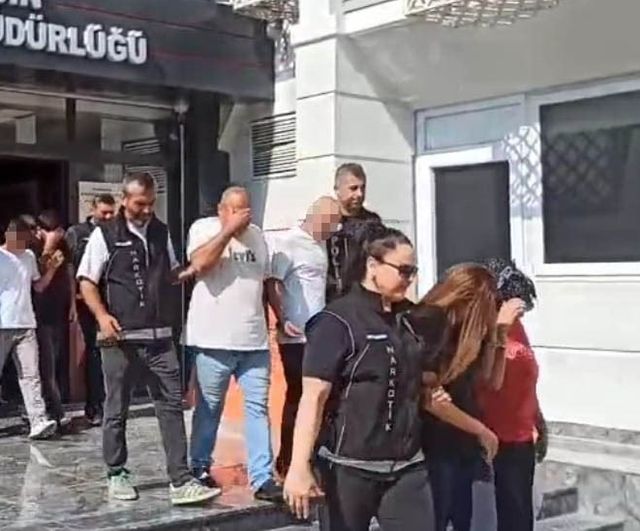 Hastane otoparkında panelvanda saklanan 256 bin 900 hap soruşturması