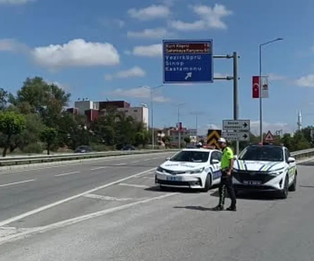 Havza virajında cam yükü dengesini bozdu: yol üç saat kapandı