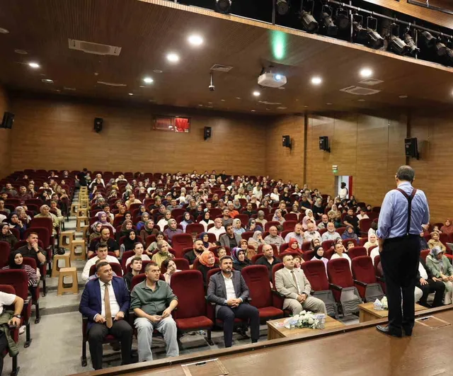 Hayati İnanç Vezirköprü'de okurlarıyla derin sohbetler paylaştı