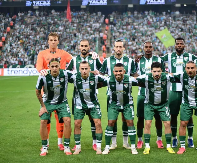 Hızlı gollerle hareketli maçta eşitlik: Bursaspor 2-2 Esenler Erokspor