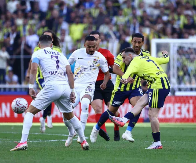 İlk 15 dakikada Fenerbahçe iki farklı üstünlük sağladı