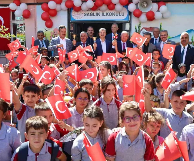 İlk ders zili Aksaray’da çaldı: 82 bin 421 öğrenci yeni döneme başladı
