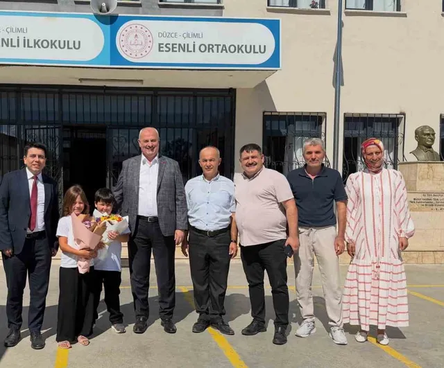 İlk günde köy okullarına ziyaret: Ahmet Ali Altıntaş ve Yılmaz Yıldız öğrencilerin yanında