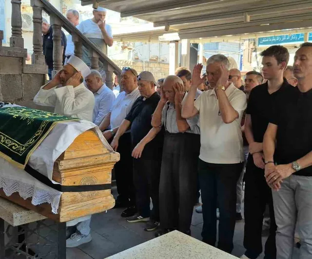 İnkumu sahilinde yüzerken kalp krizi geçiren kadın toprağa verildi
