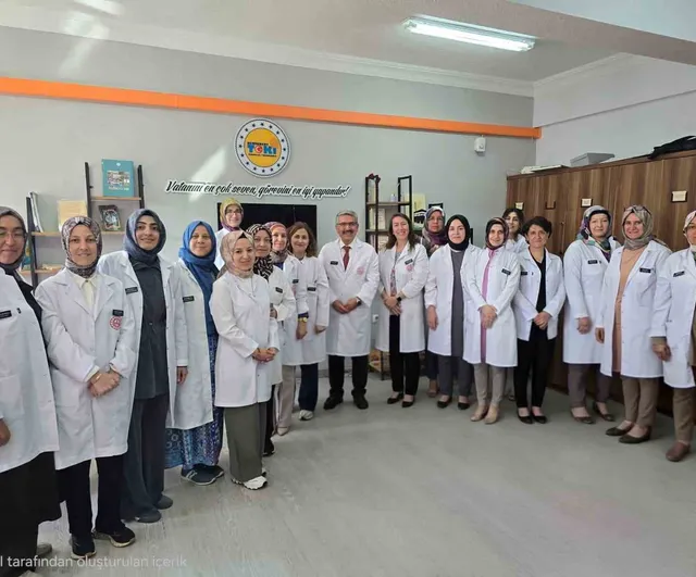 İsimlik hediyesiyle okulda birlik mesajı