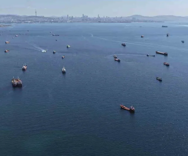 İstanbul açıkları gemi parkına döndü: Karadeniz ticaretinde tedirgin bekleyiş