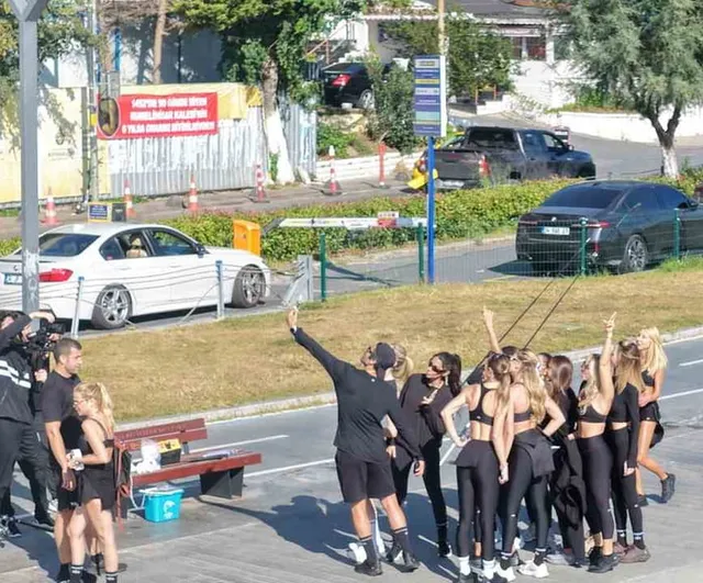 İstanbul boğazı'nda yaza veda eden jet ski konvoyu görsel şölen sundu
