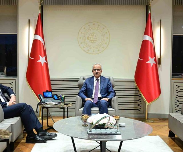 İzmir'in ulaşım gündemi için bakanlıkta ortak çalışma vurgusu