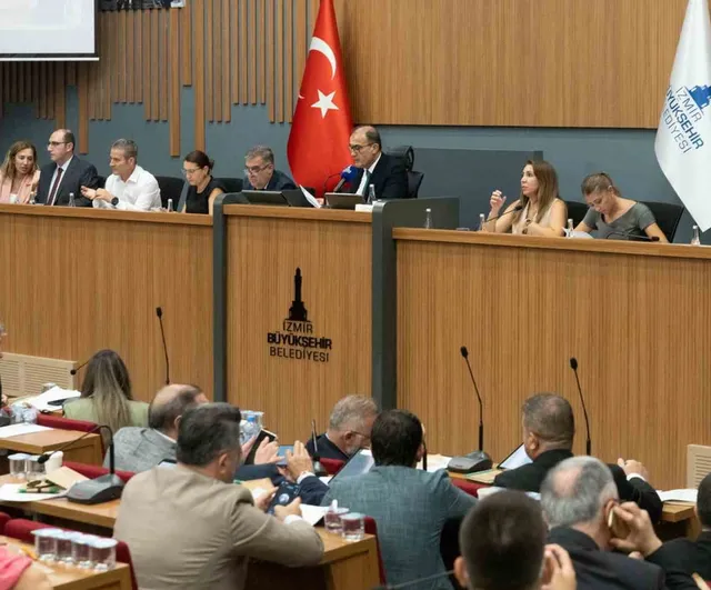 İzmir otogarında tarifeler yenilendi: otopark ve sefer ücretleri açıklandı