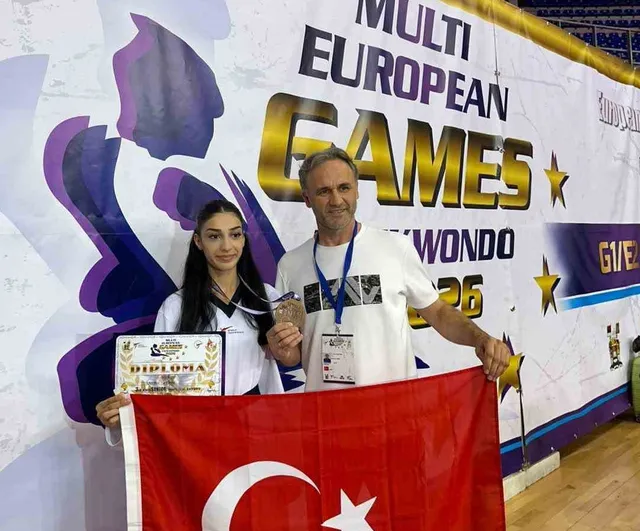 İzmirli tekvandocular Niş'ten iki altın bir bronzla döndü