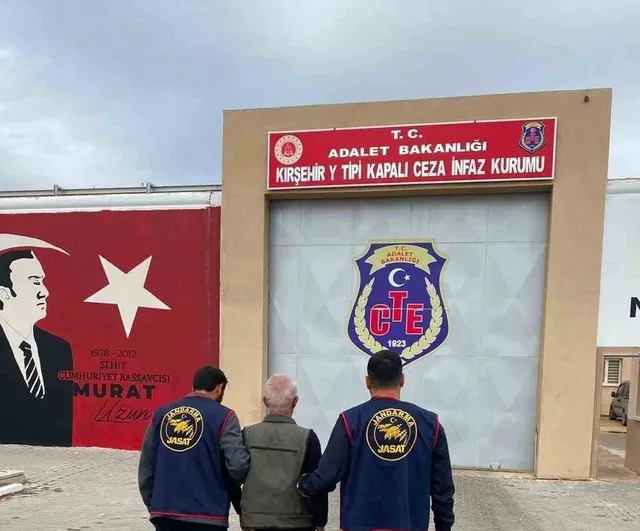 Jandarma operasyonu: Kırşehir'de kesinleşmiş hapis cezası bulunan kişi JASAT dedektifleri tarafından yakalandı