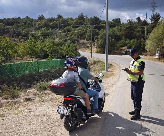 Jandarma Pelitözü Gölpark'ta motosiklet sürücülerine ekipman uyarısı