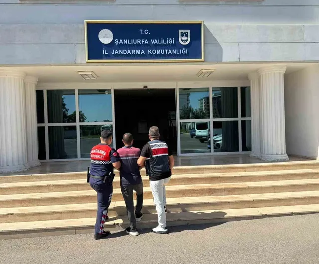 Jandarmanın takibi sonuca ulaştı: Karaköprü'de 7 yıl 6 ay hapis cezası bulunan hükümlü yakalandı