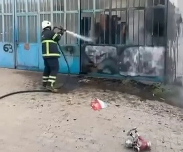 Kahta Marangozlar Sanayi Bölgesi'nde elektrik kaynaklı yangın kısa sürede söndürüldü