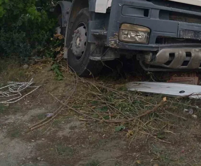 Kalp krizi sonrası kontrolden çıkan beton mikserinin sürücüsü yaşamını yitirdi