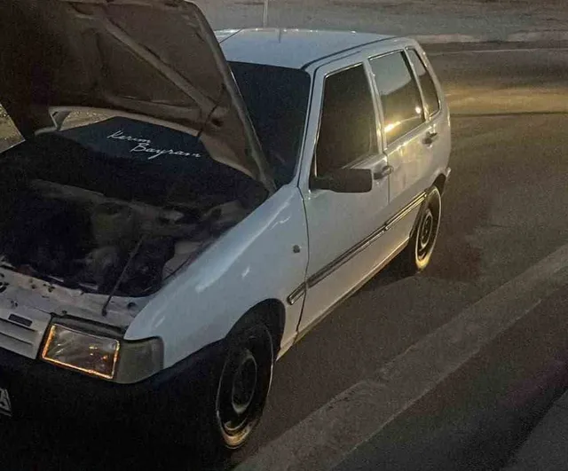 Karaman'da motorunda yangın çıkan otomobili sürücü söndürdü