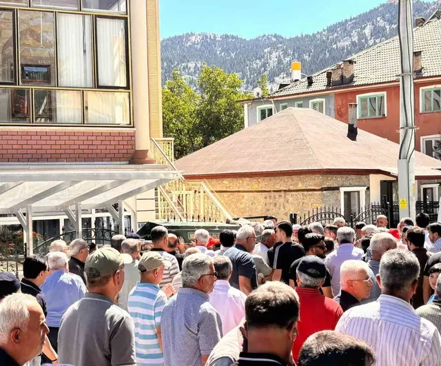Kaskındaki arı paniğe yol açtı: Derebucak'ta 75 yaşındaki yaya yaşamını yitirdi
