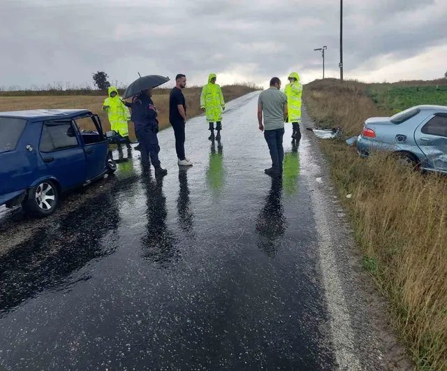 Kastamonu'da Bozkocatepe mevkiinde sağanak sonrası çarpışma: iki sürücü yaralandı