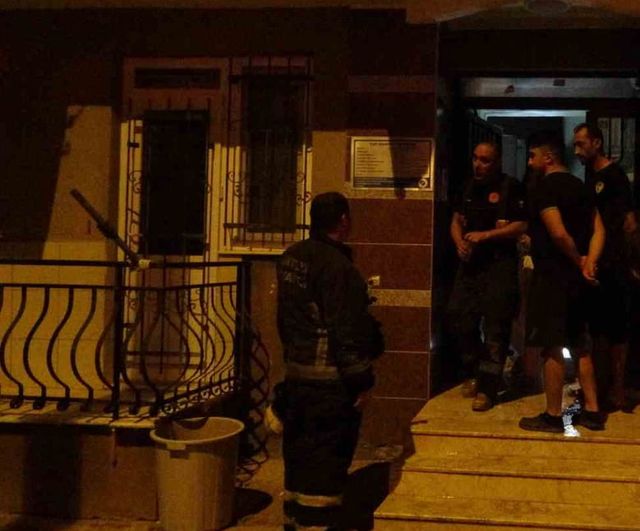 Kayıp oğlunun bulunması için İstanbul'a giden babanın evi yandı