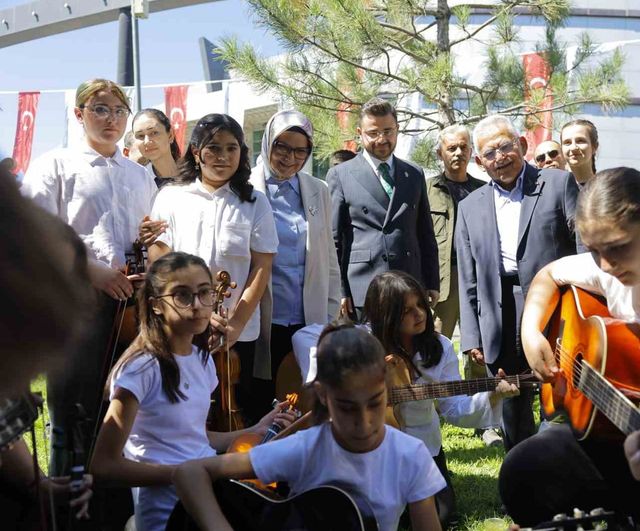 Kayseri'de konservatuvar yaz okulu 1.865 kursiyeri sertifikayla uğurladı