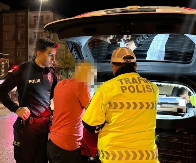 Kayseri'de yol ortasında uyuyan sürücü 2.87 promille yakalandı