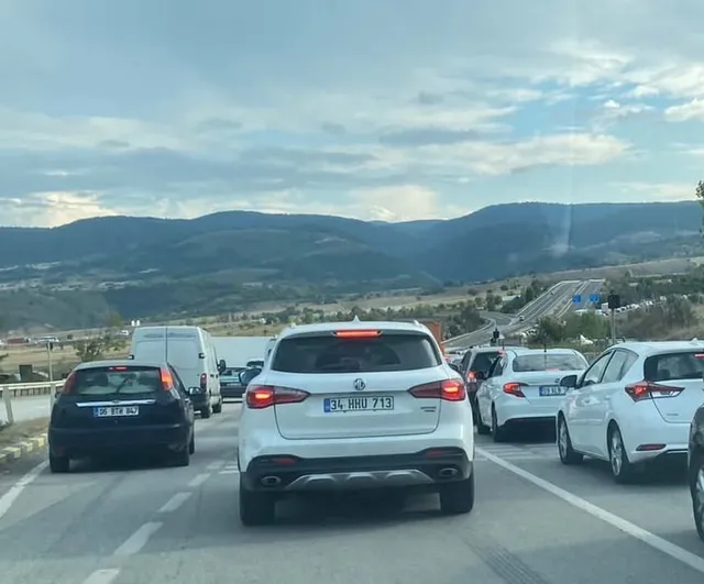 Kemikli rampalarında D-100'de çalışma kilometrelerce kuyruk oluşturdu