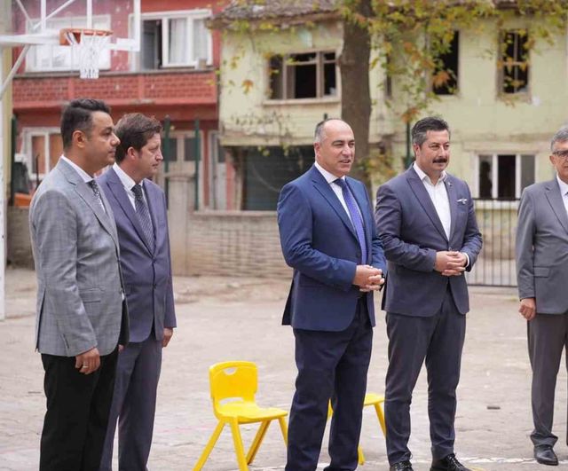 Kendi sıralarına başkan olarak döndü: Tahirağa İlkokulu'nda yeni eğitim heyecanı