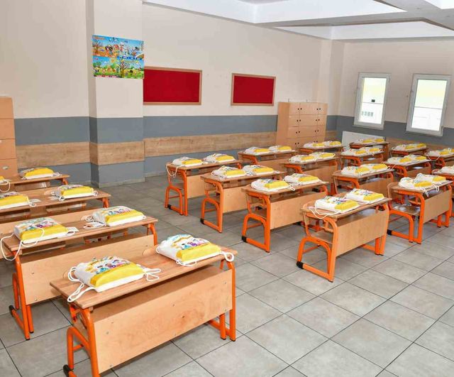 Kırtasiye desteğiyle yeni döneme hazırlanan Esenyurt