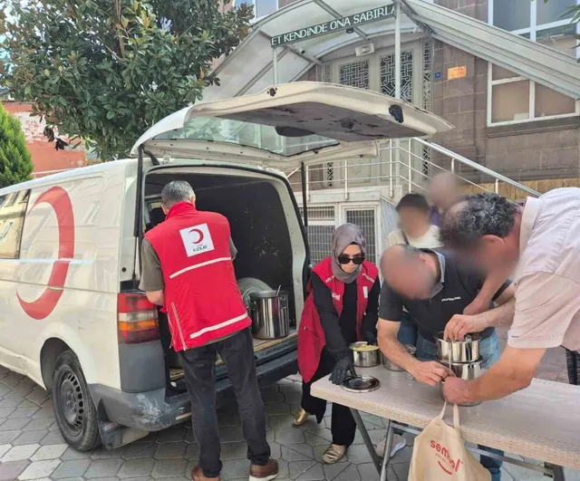 Kızılay'ın Samsun aşevinden her gün onlarca haneye sıcak yemek desteği