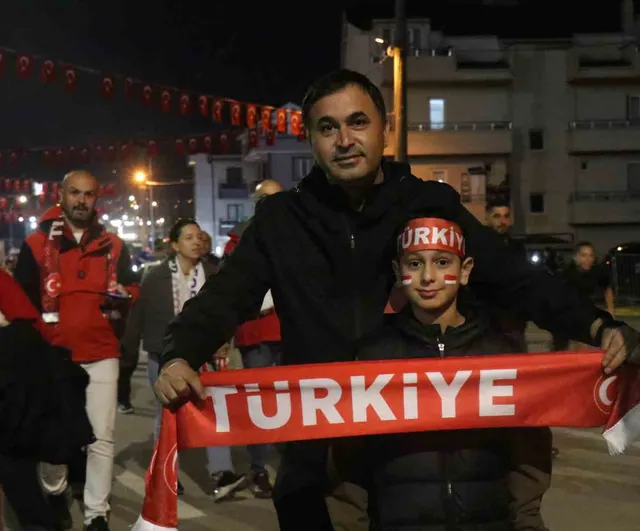 Kocaeli'de milli maç coşkusu: tribünler bayrak ve tezahüratla doldu