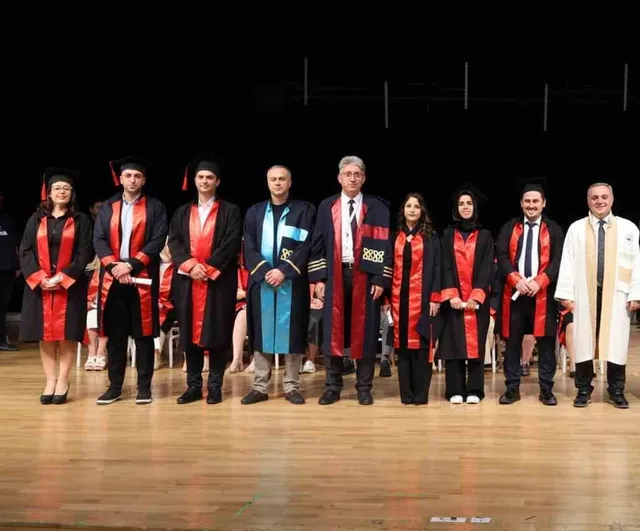 Kökten başlayan sevinç: Erciyes Üniversitesi'nde lisansüstü mezuniyet coşkusu